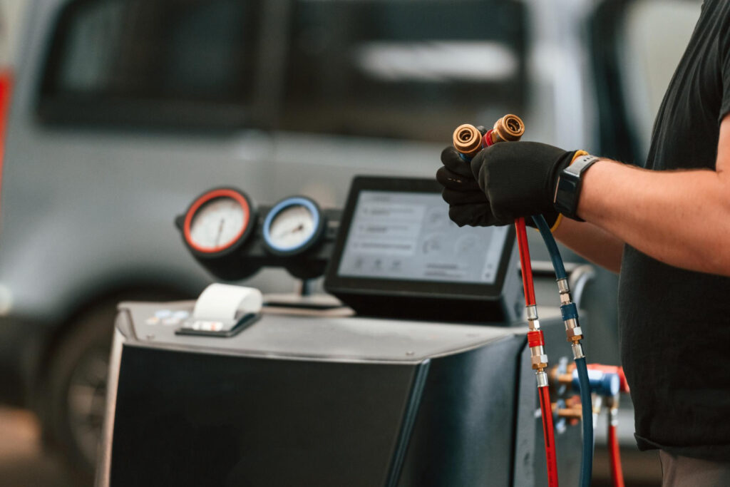 Servis a profesionálne plnenie klimatizácie Hlohovec v autoservise Autocentrum Brunčák Hlohovec