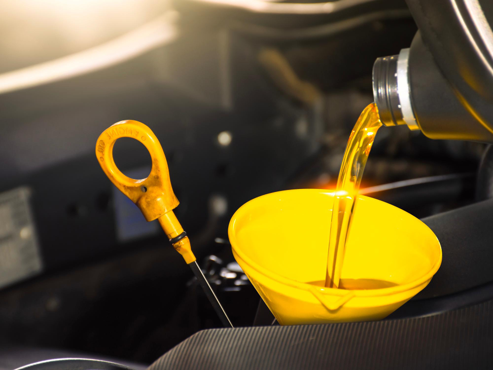 Odborná výmena oleja Hlohovec v Autocentre Brunčák. Dodržiavame presný interval výmeny oleja pre zdravie vášho motora.